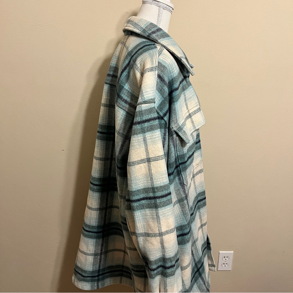 Old Navy Oversized Brushed Plaid Shacket - Picture 6 of 8
